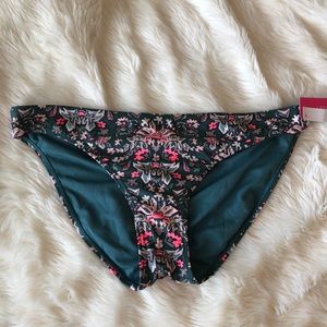 🏊🏻 Woman’s Bikini bottoms